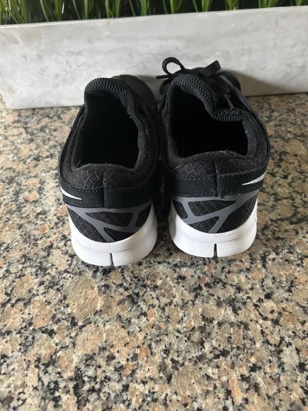 Nike Free Run 2 Women's Black Sneakers with White Soles - Picture 7 of 9